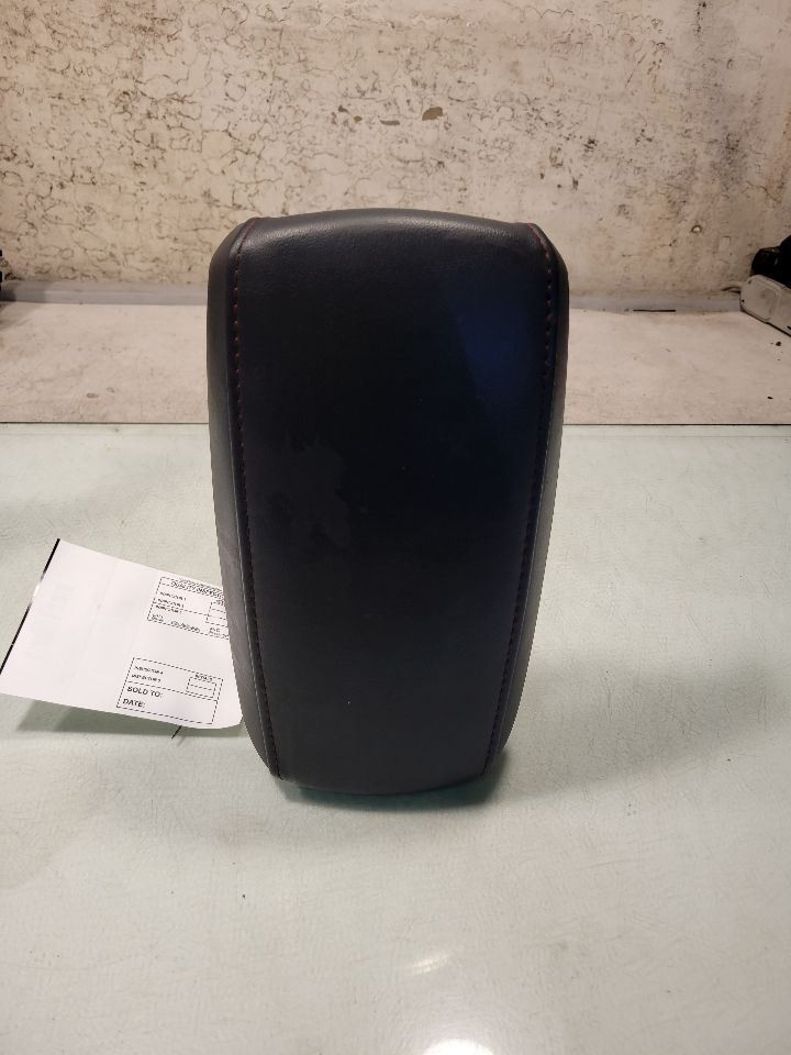 COROLLA 2023 CONSOL ARMREST