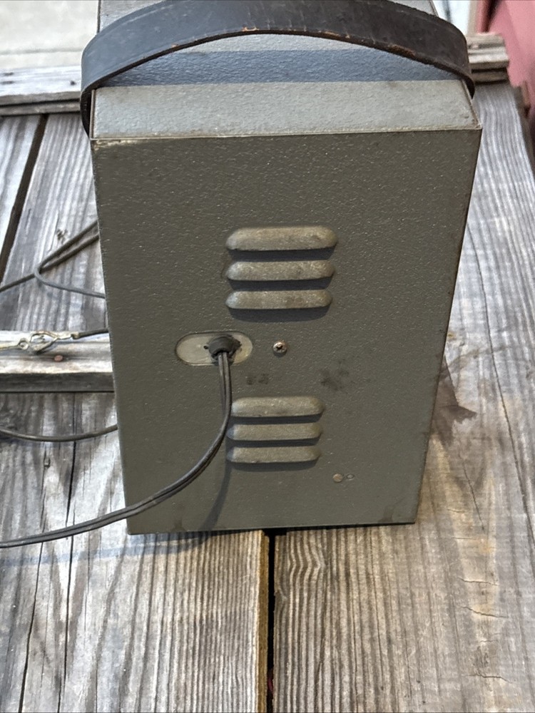 Vintage EICO Model 221 Voltmeter Ohmmeter Test Equipment Powers On (Untested)