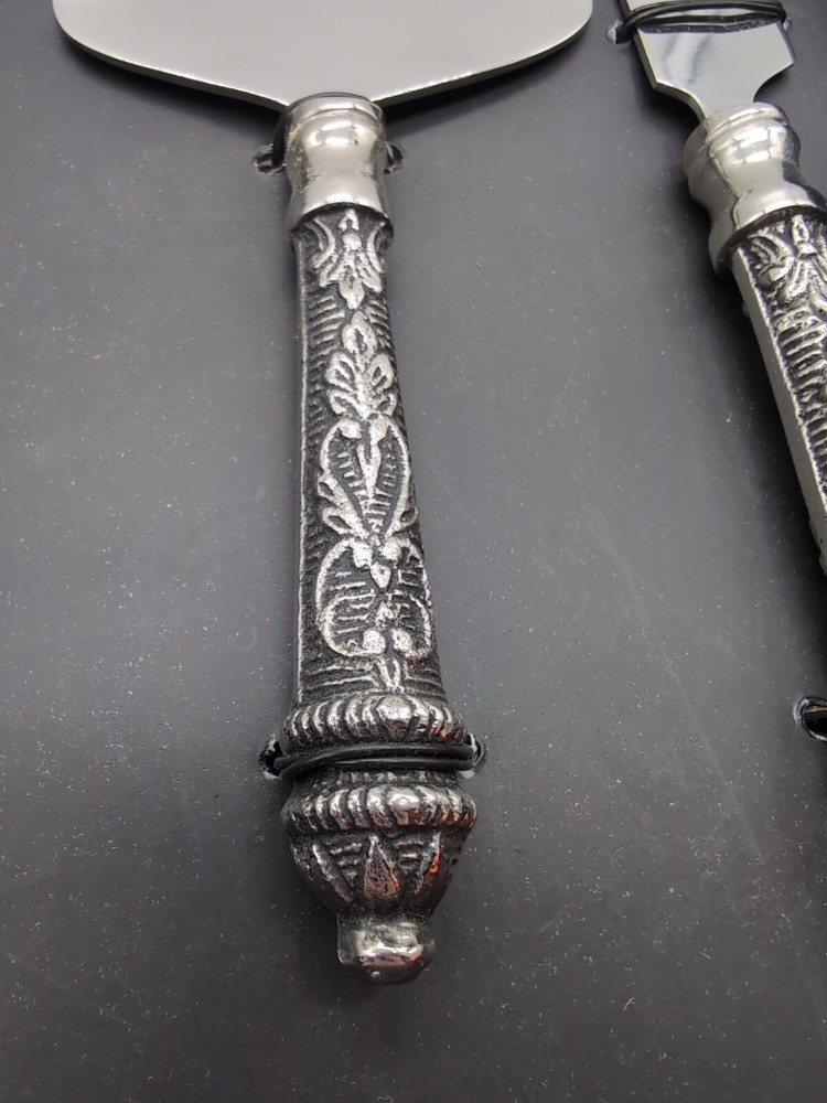 Cynthia Rowley 2 piece wedding cake serving set