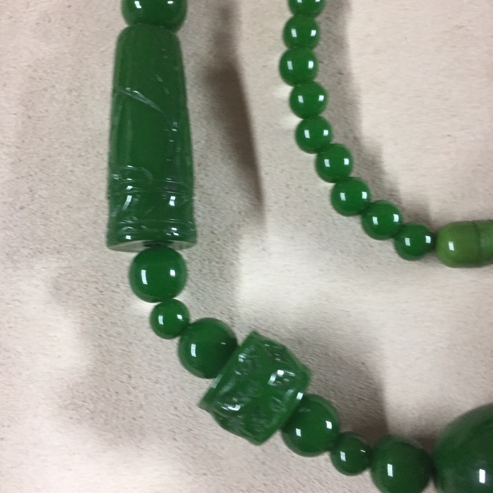 VTG Apple Green Plastic Necklace 30”