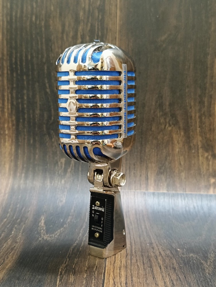 Vintage Metal Grill Mic–Retro Dynamic Microphone for Stage Performance & Studio.