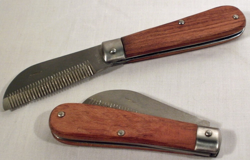 set of two Folding Stripping Combs #24405