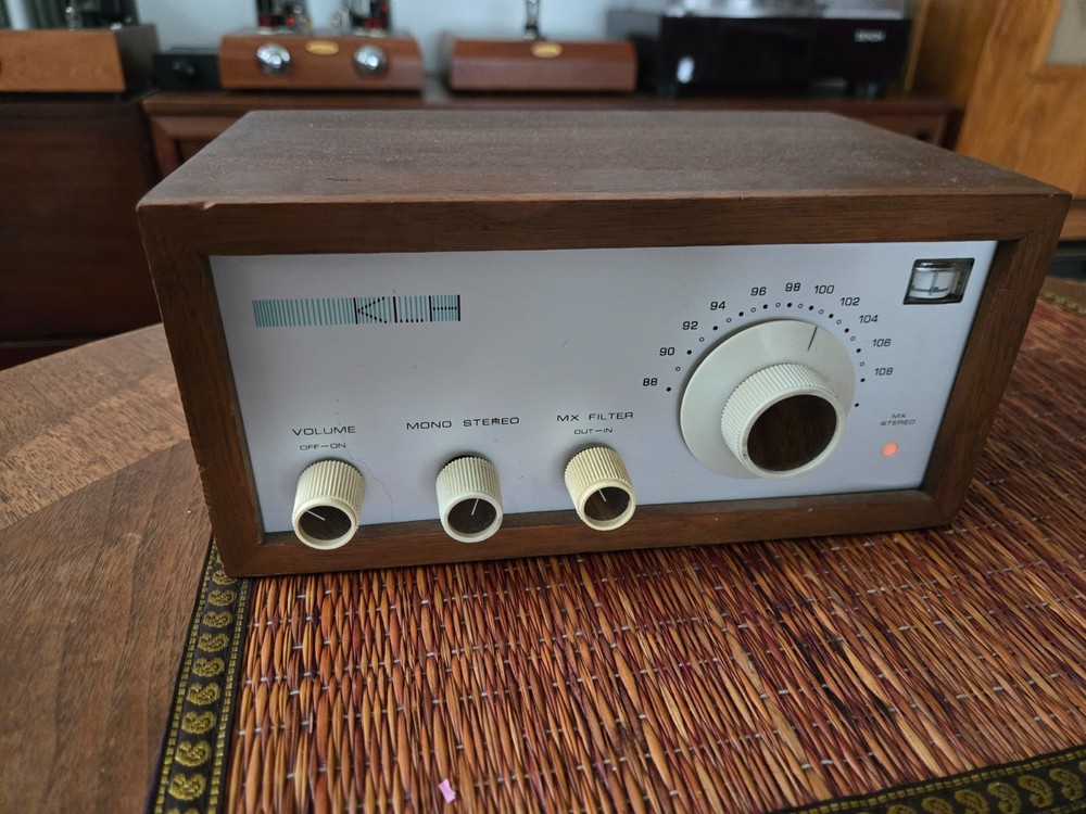 KLH "Model Eighteen" Tuner. Powers up, Needs work