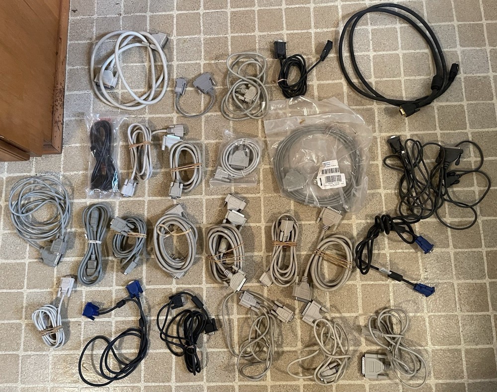 Collection of 25 Various Locking End Computer Cables VGA Printer etc.