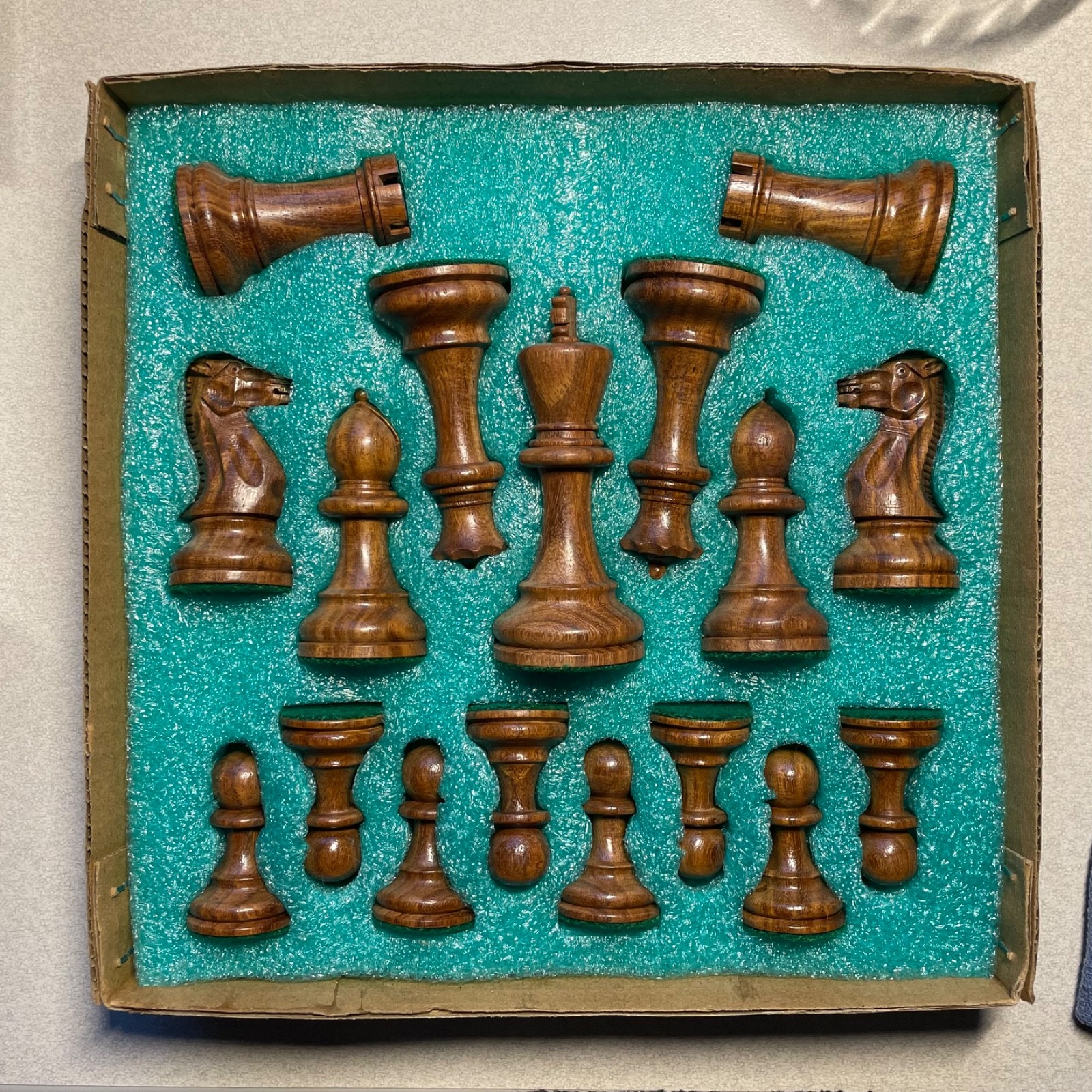 House of Staunton Grandmaster Chess Pieces - 4" King, Golden Rosewood & Boxwood