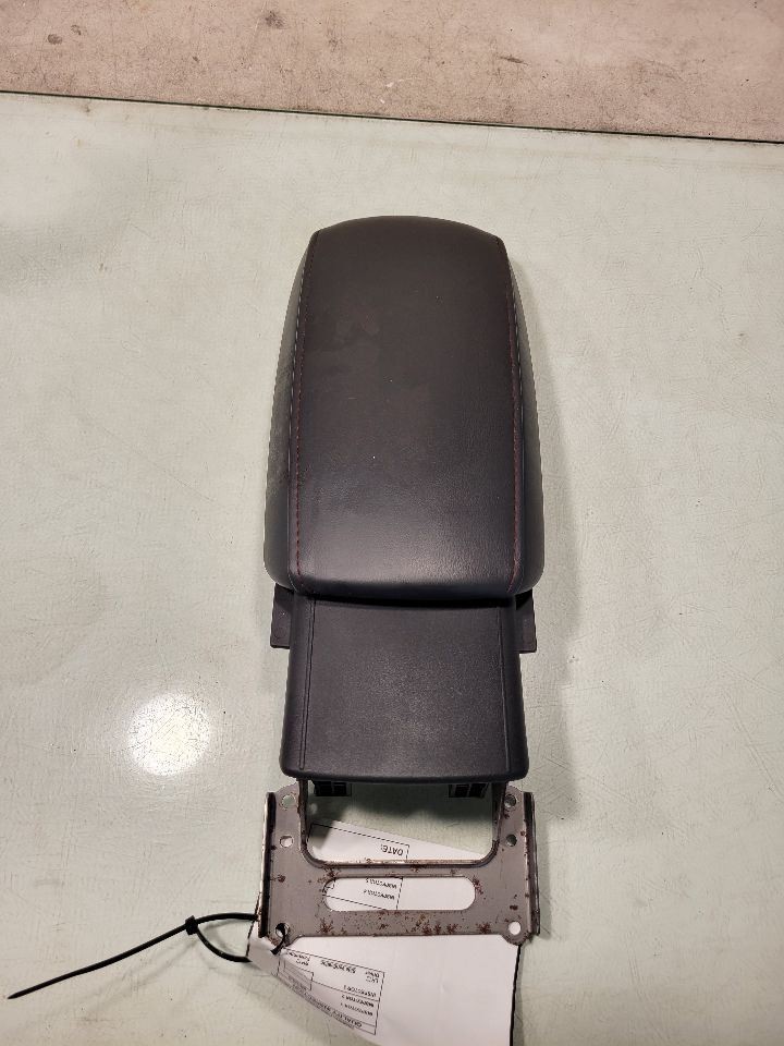 COROLLA 2023 CONSOL ARMREST