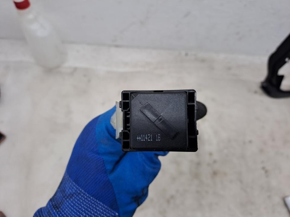 Antenna amplifier BMW 5 Touring 2012 9185474