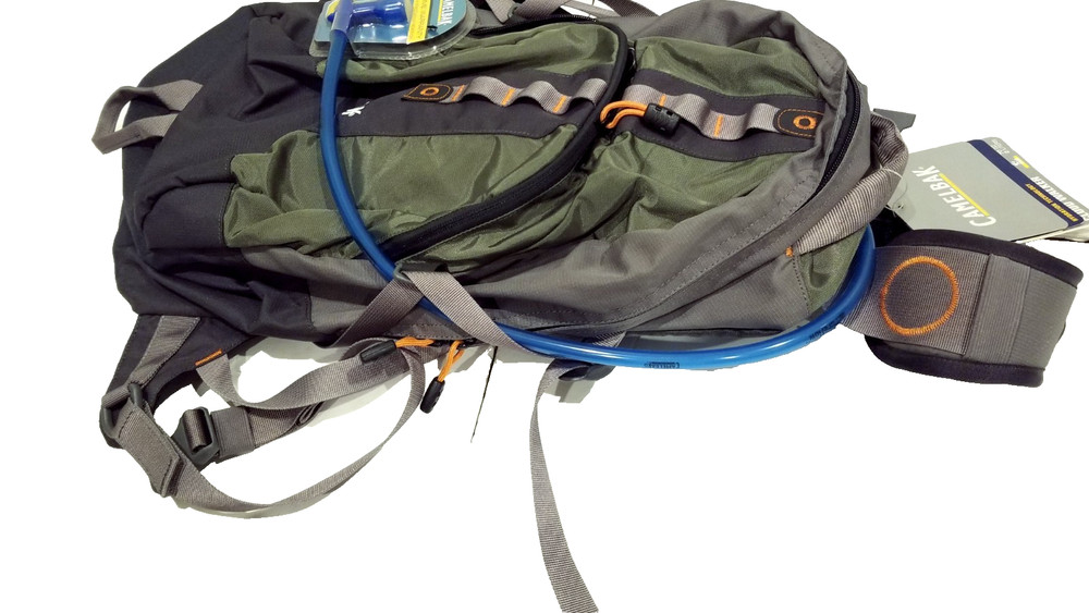 Camelbak Cloud Walker 70oz / 2L Hydration Backpack 60577 New