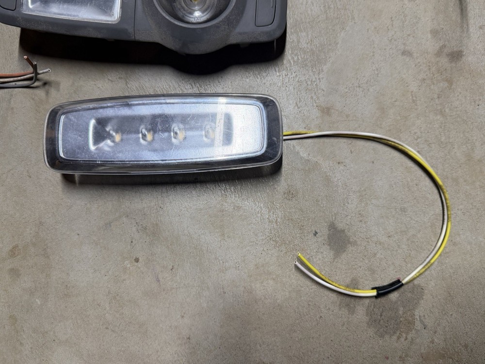 Peterbilt 579 Dome Light Set Daycab