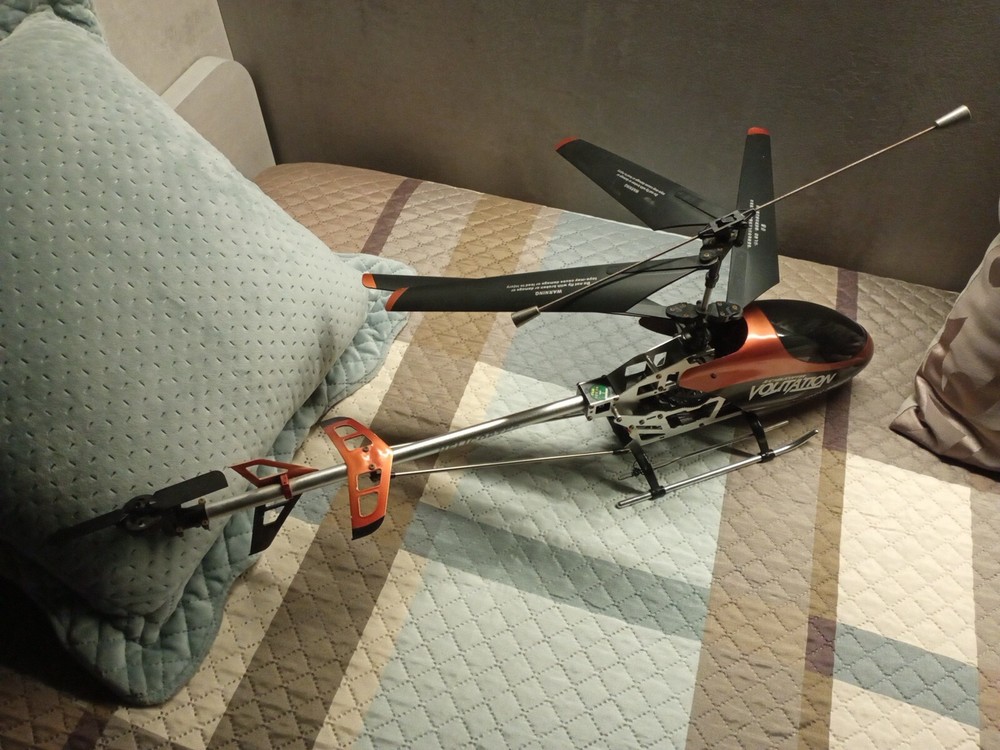 Volitation Helicopter 40,600Mhz + Remote Control