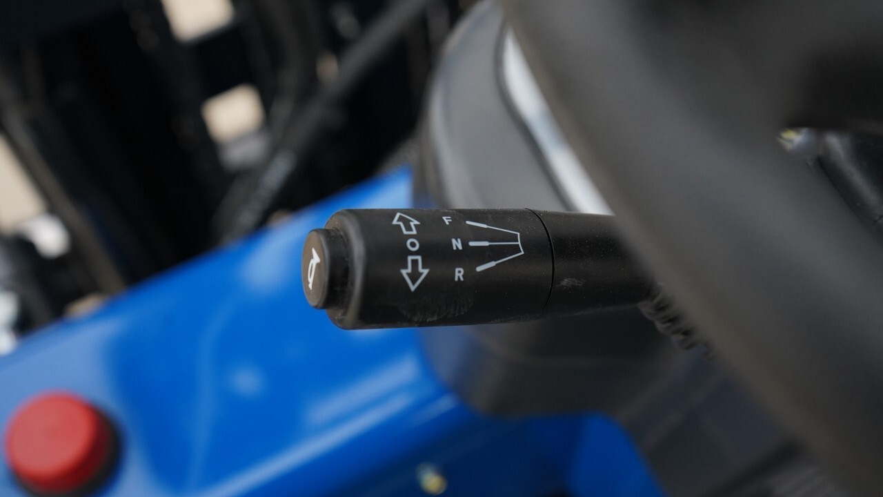 New 2.5 Ton Capacity TYPHON Electric Forklift w 70Ah Charger Lead-acid battery