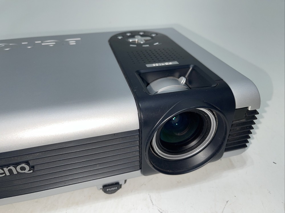 Benq PB7100 DLP Projector Read Description