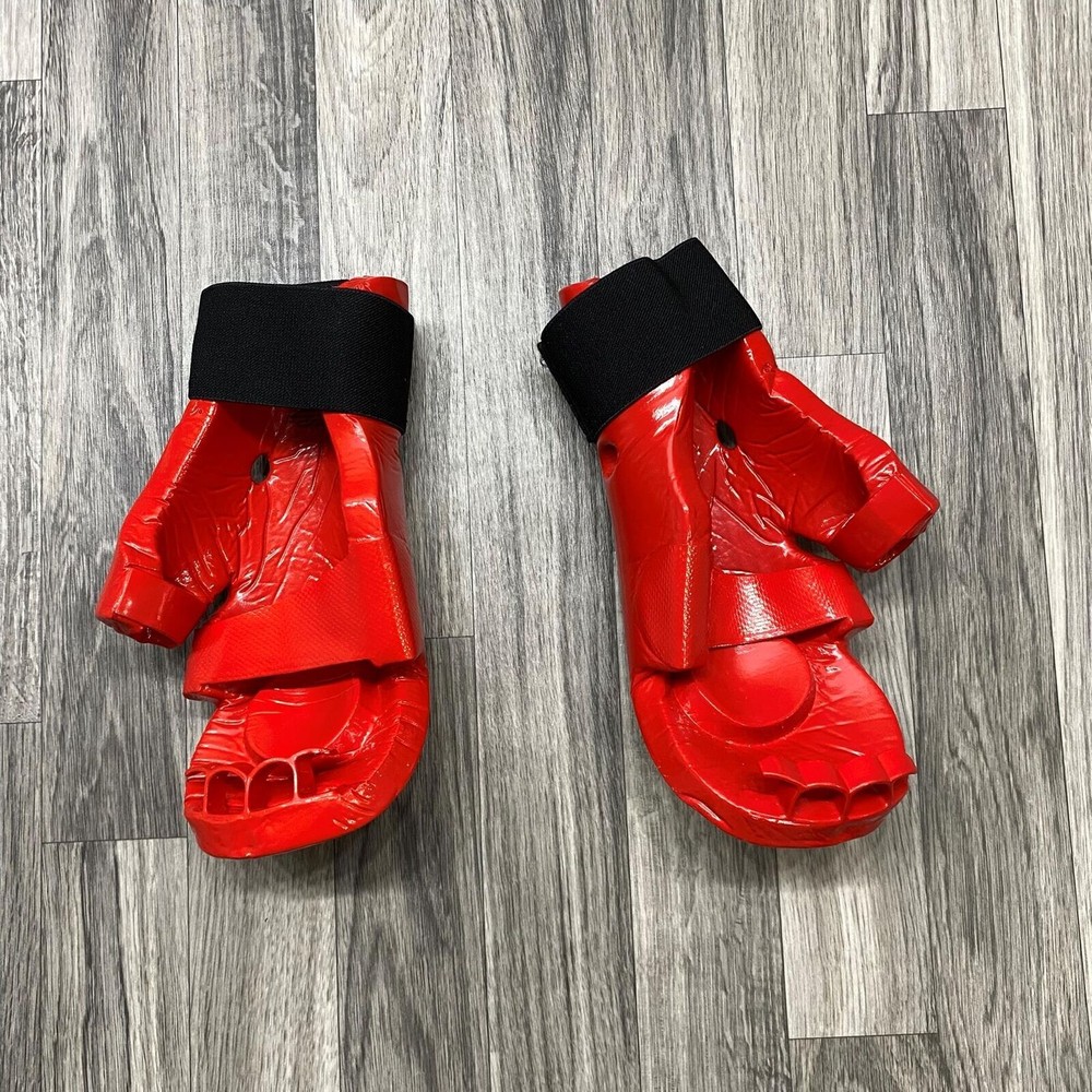 CENTURY Elastic Strap Hook & Loop Closure Red Punching Gloves Youth Size