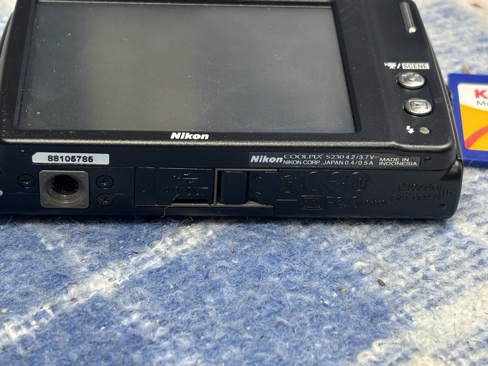 Nikon Coolpix S230 Digital Camera 10MP Touchscreen LCD