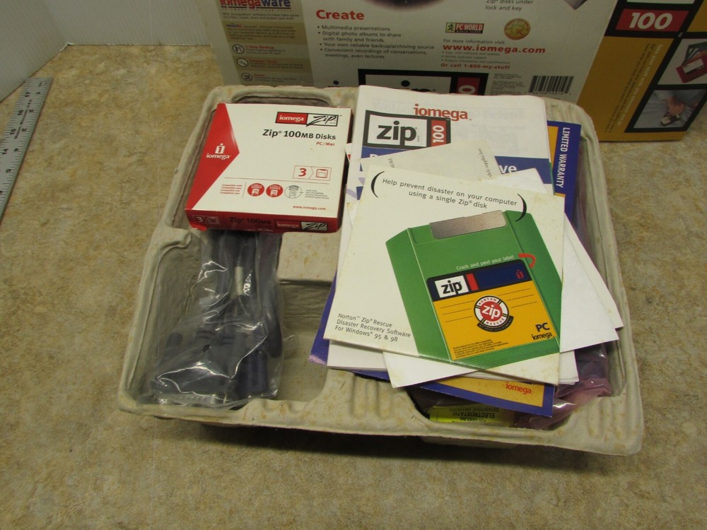 Iomega ZIP 100 External/Parallel Zip Drive Box/Cable/3 Discs, PC, Tested
