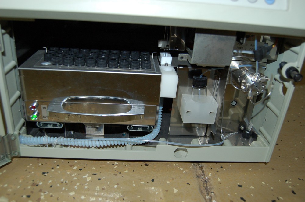 Tosoh AS-8020 HPLC autosampler sampler liquid chromatography LC