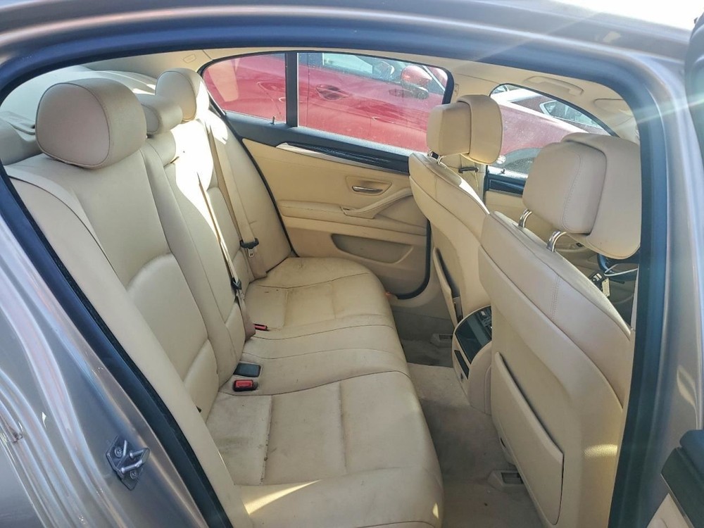 528I 2011 Glove Box 4958749