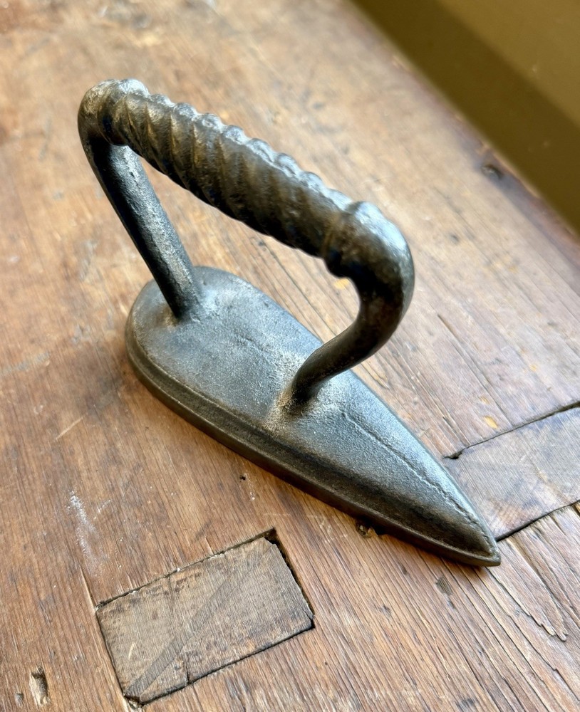 SLEEVE SAD IRON, unmarked (J)