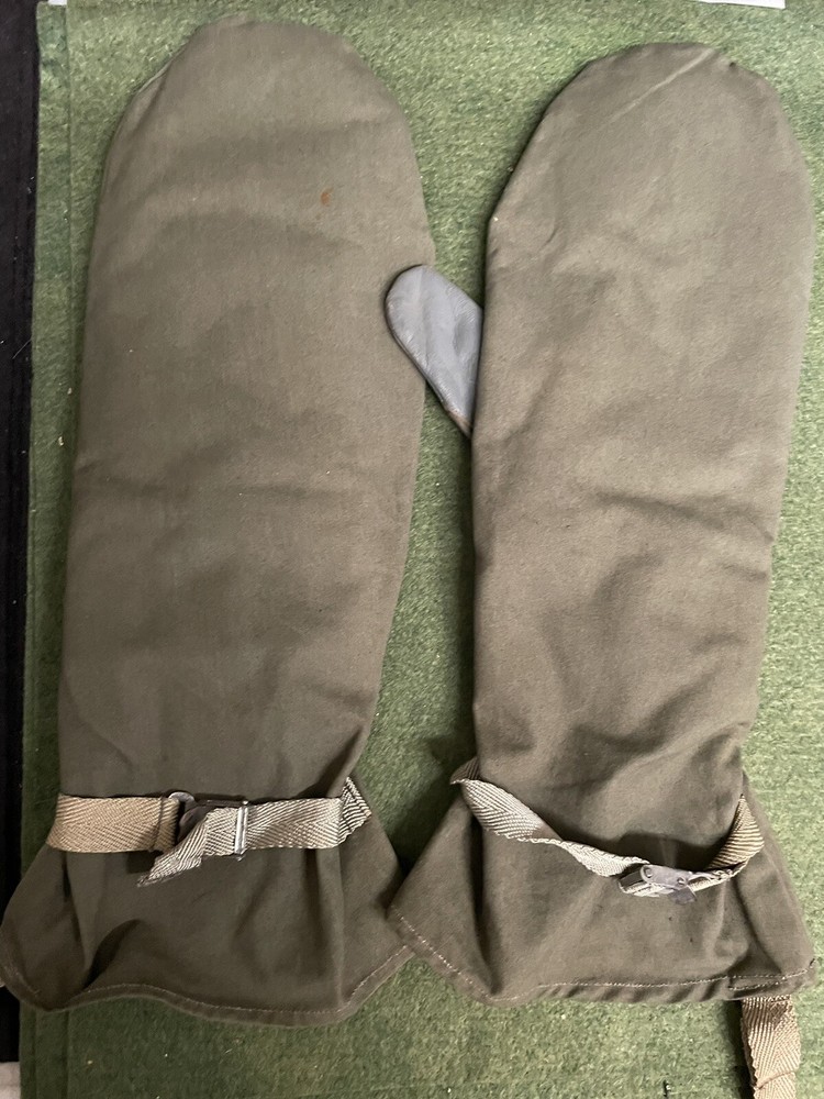 WW2 original German winter gloves dated 1941￼