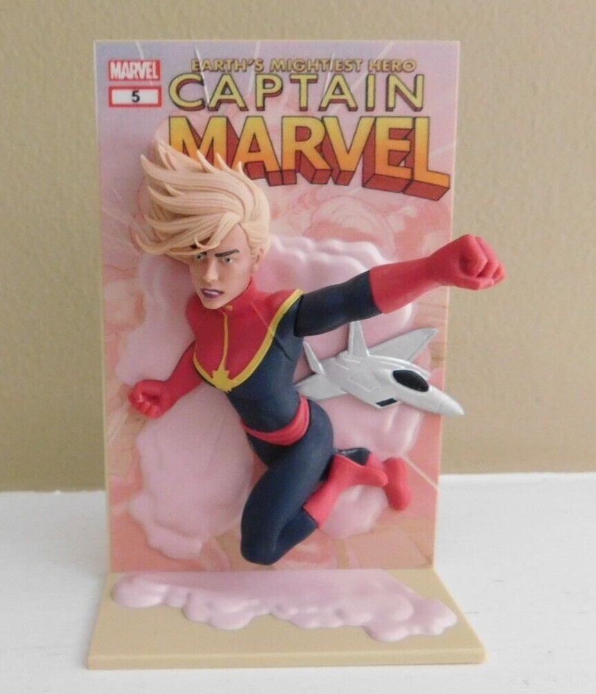 Loot Crate Exclusive Captain Marvel 3d Comic Standee New
