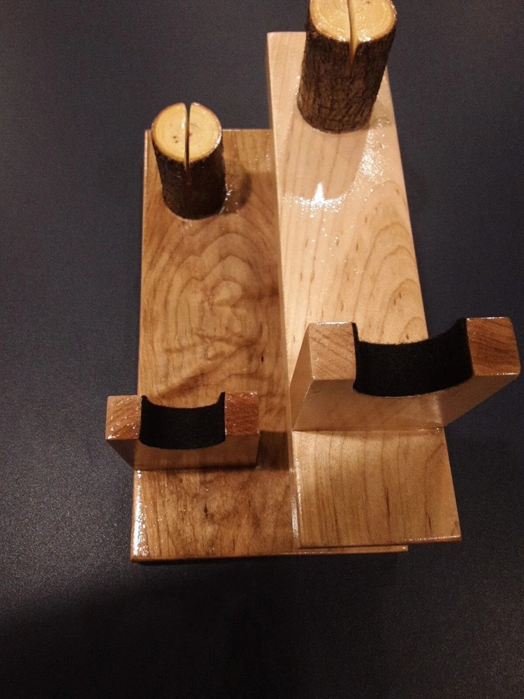 DOUBLE KNIFE DISPLAY STAND . SOLID MAPLE