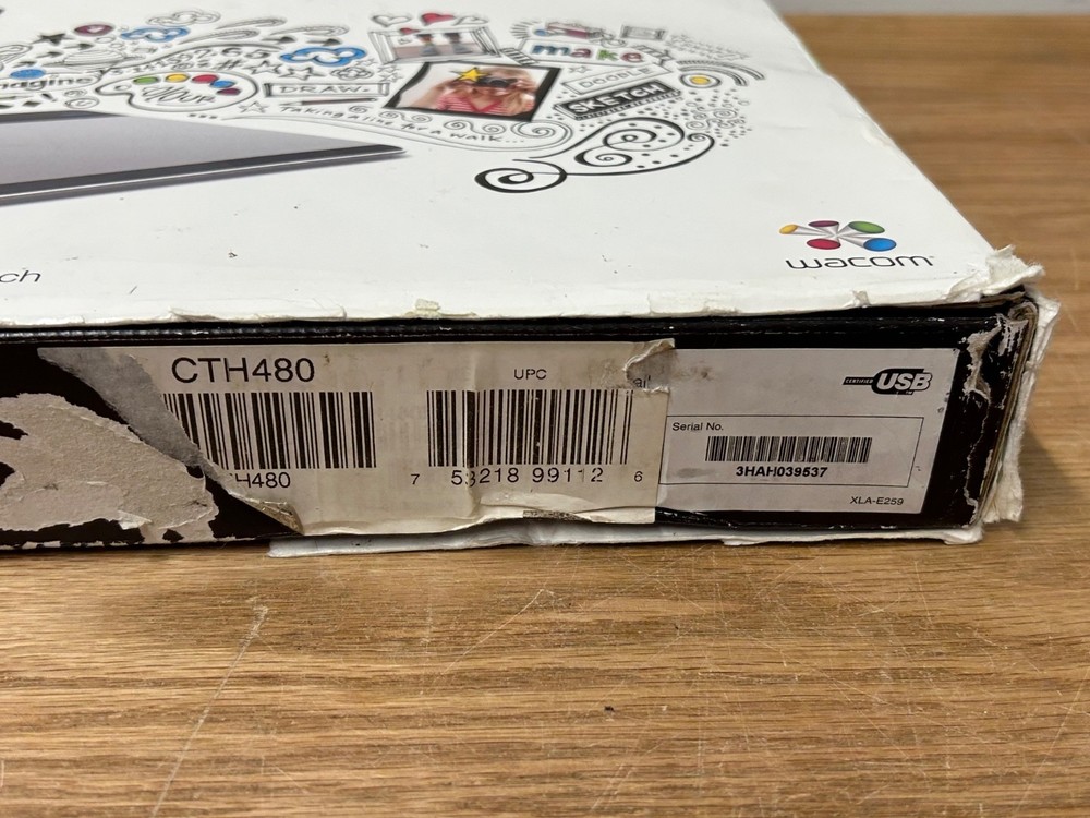 OPEN BOX Wacom CTH-480 Creative Intuos Pen & Touch Small Tablet Multi Touch