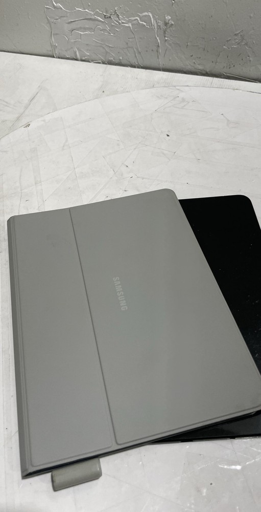 Samsung Galaxy Tab S3 9.7" SM-T820 Android Tablet bundle w/ Keyboard Folio Case