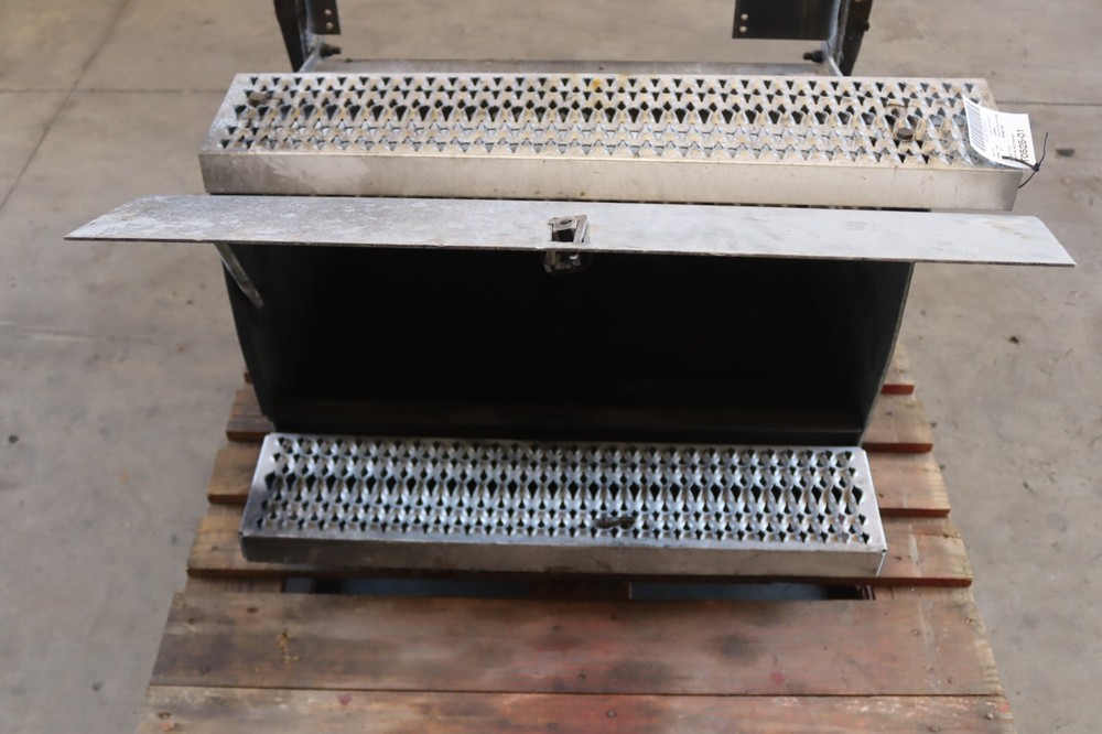 2006-2015 PETERBILT 386 RIGHT PASSENGER TOOL BOX STEP FRAME ABOUT L30" W24" OEM