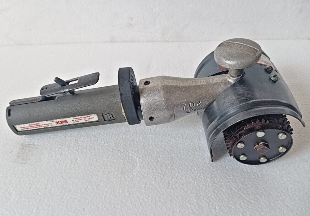 AURAND KP5 PNEUMATIC 5″ HANDHELD DECK SCALER. PNEUMATIC SCARIFIER