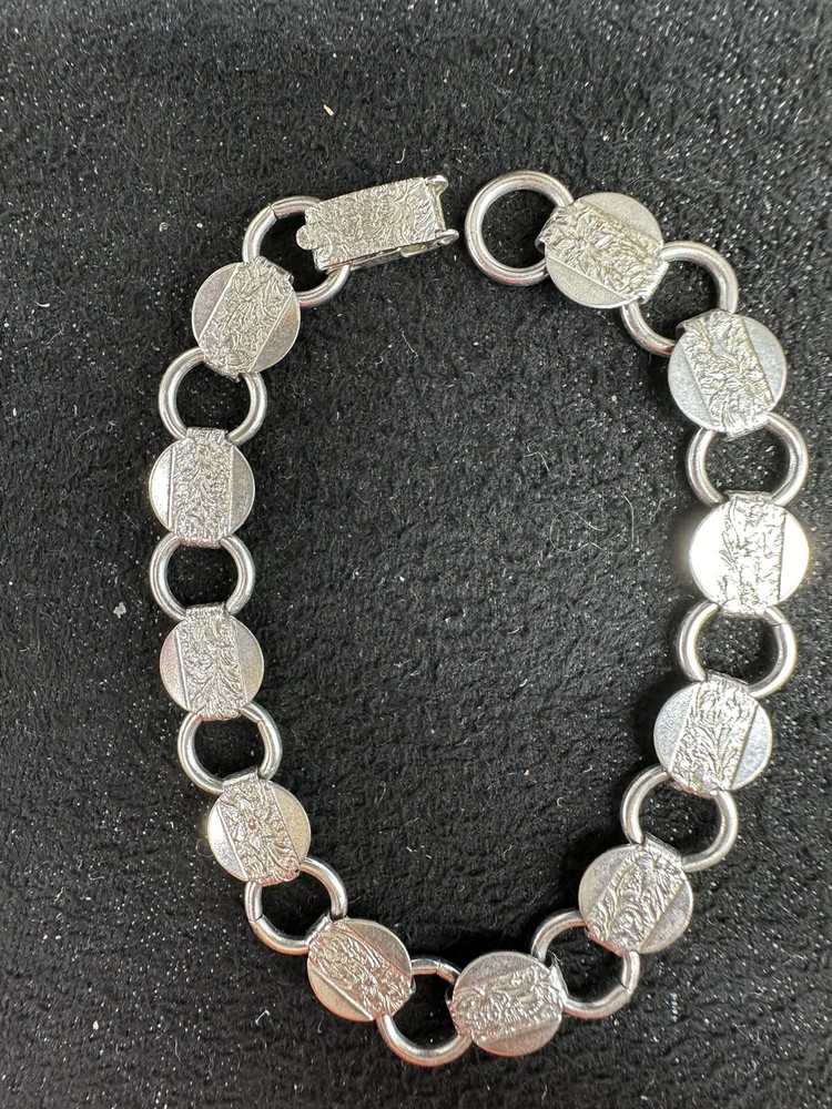 vintage sarah coventry Silver Tone bracelet