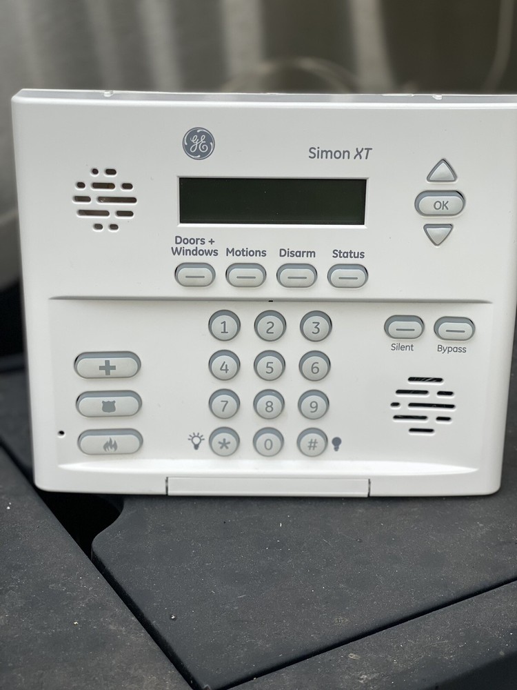 GE Simon XT  Alarm System Starter Kit (SEE DESCRIPTION)
