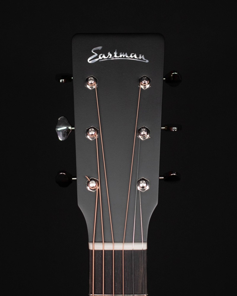 Eastman E2OM, Natural Cedar Top