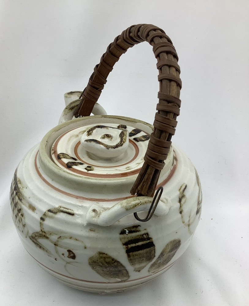 Earth Tone Stoneware Teapot Fish Design Wicker Handle 230625/BA2