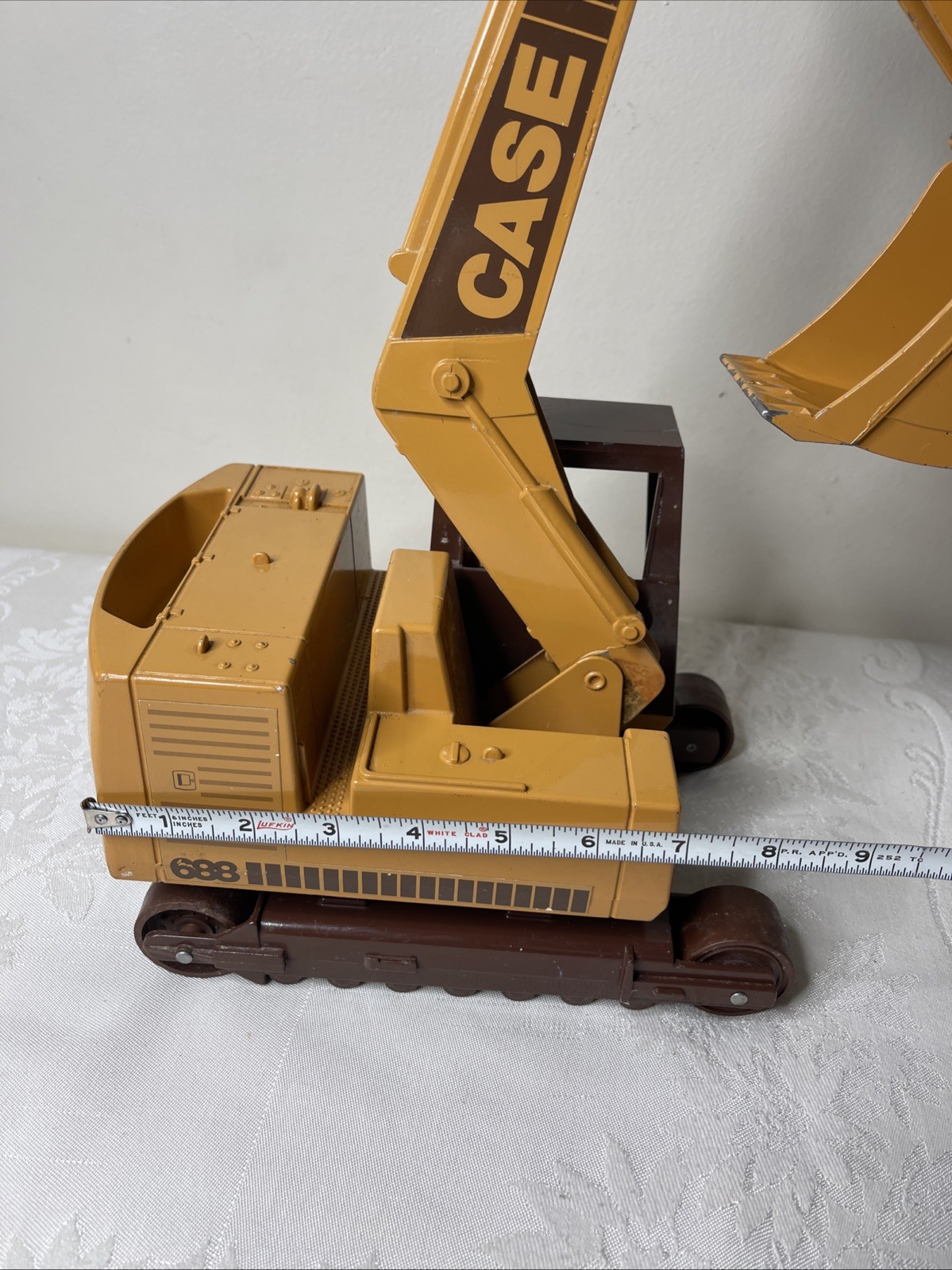 1/16 ERTL CASE Model 688 Excavator Construction Toy With Tracks RARE