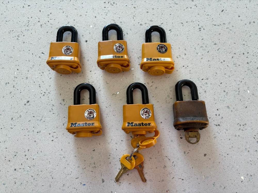 Master Locks Set Of 5 Keyed Same & 1 Additional