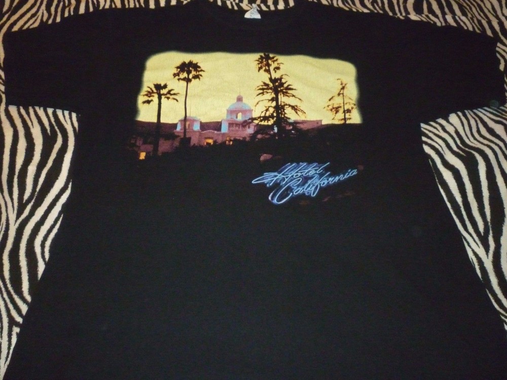 Eagles Shirt ( Used Size L ) GOOd Condition!!!