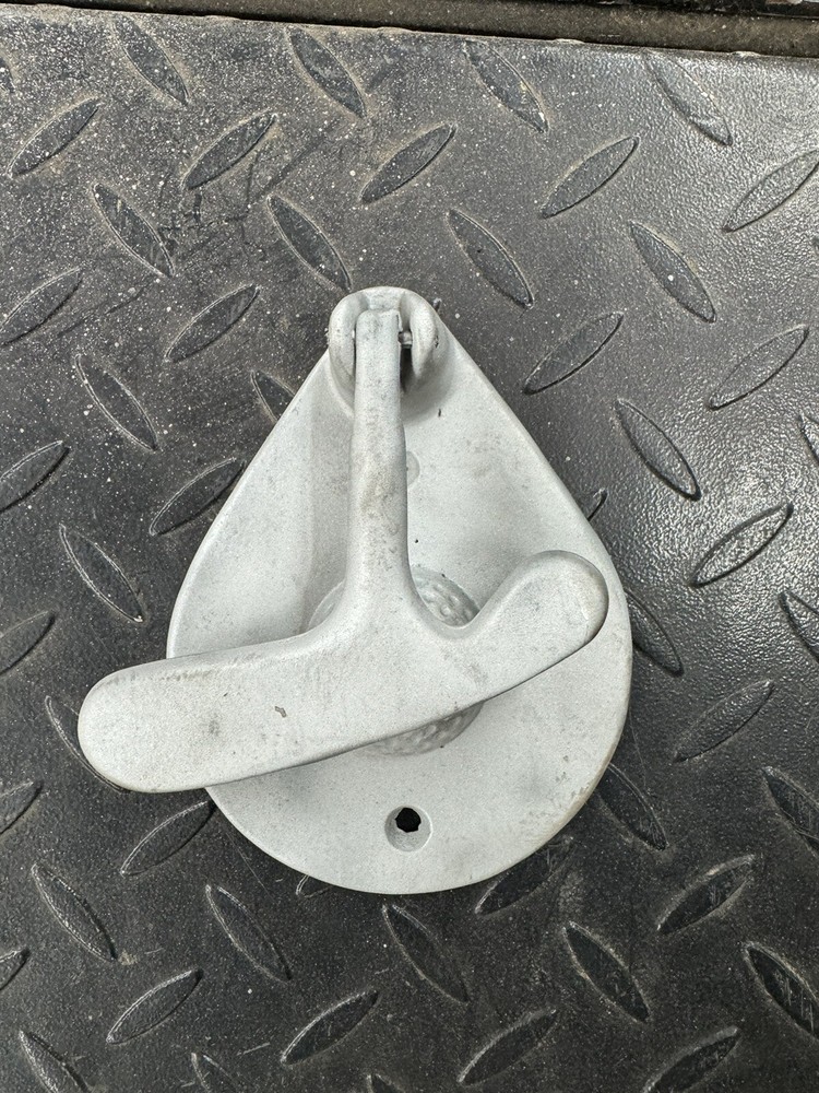 Door Knocker - Putter & Golf Ball