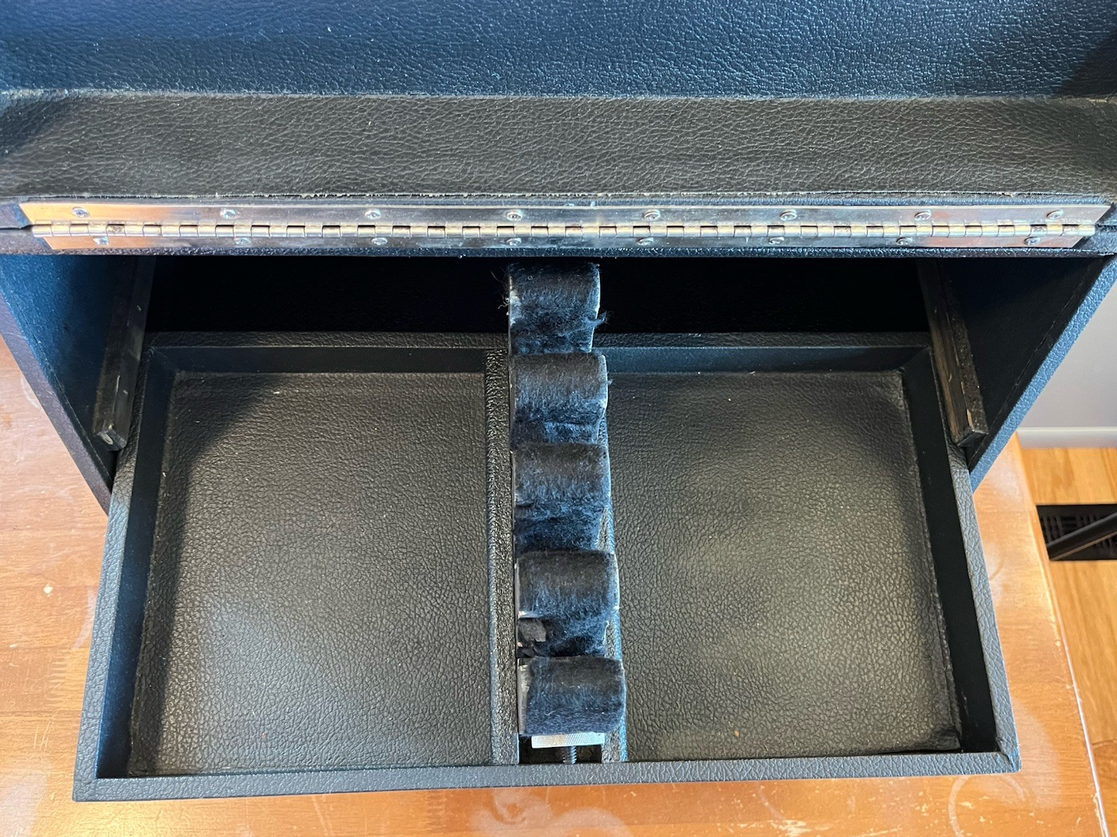 Vintage Pachmayr Gun Works Super Deluxe Case with 4 Holders, No Key or Holes