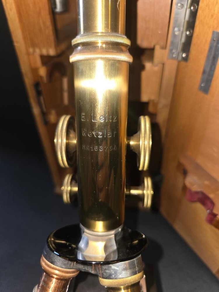 RARE 1913 GERMAN E. LEITZ WETZLAR MICROSCOPE W/ MATCH CASE WORKING # 163764