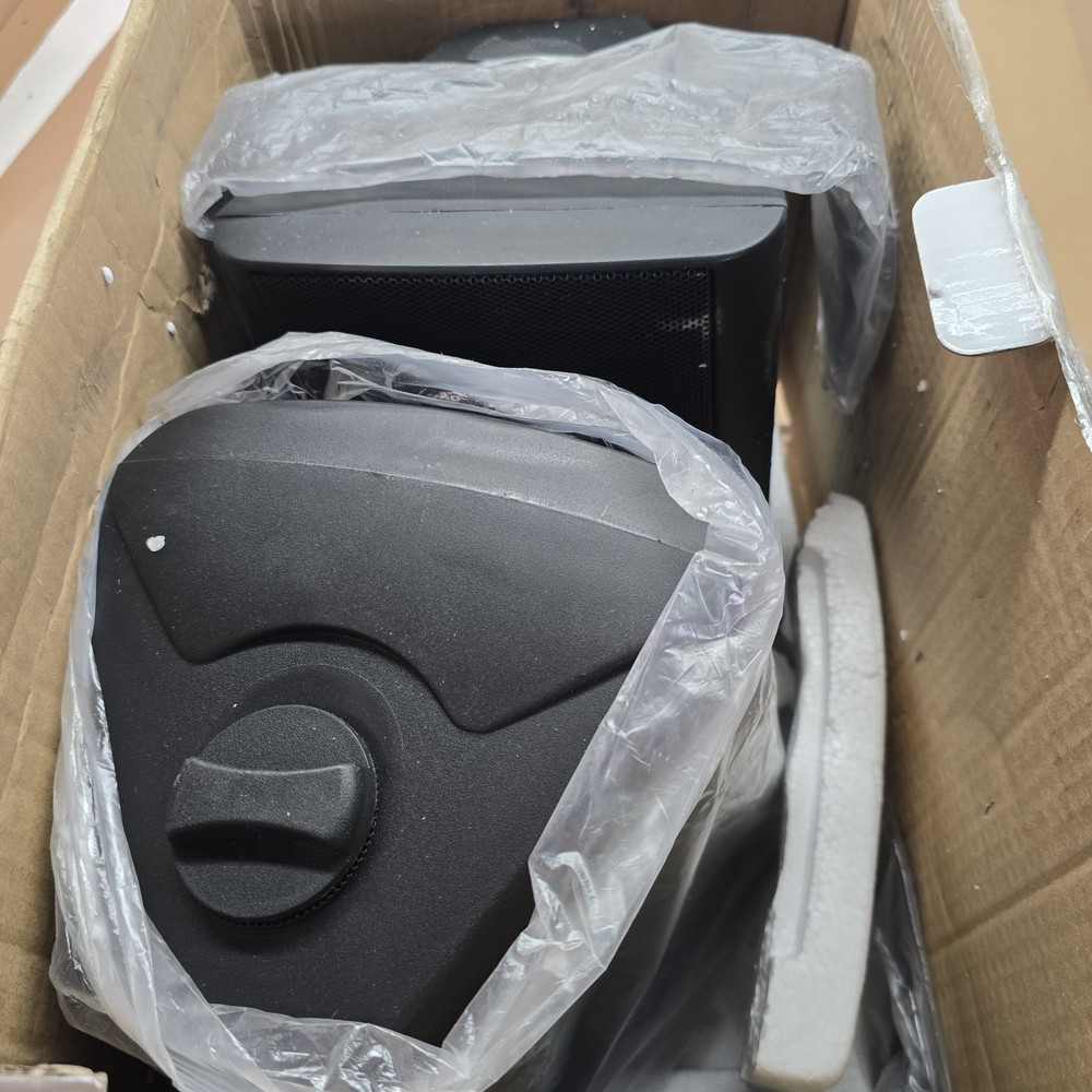 Pyle Waterproof Wall Mount Speaker System - 5.25 Inch Active + Passive Pair