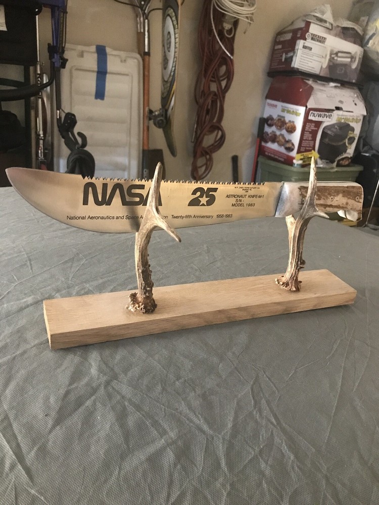 Knife Display Stand.