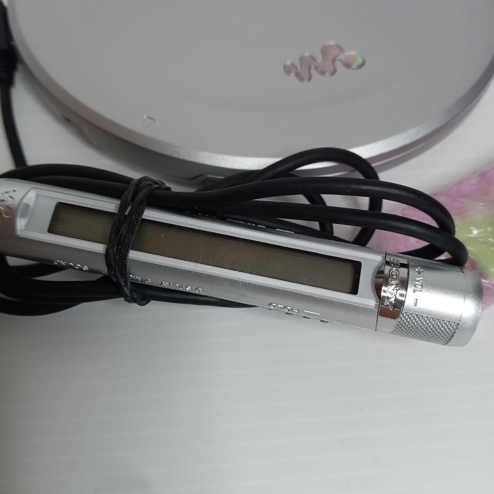 SONY D-EJ2000 Walkman portable CD player CD-R/RW Digital Audio system Silver