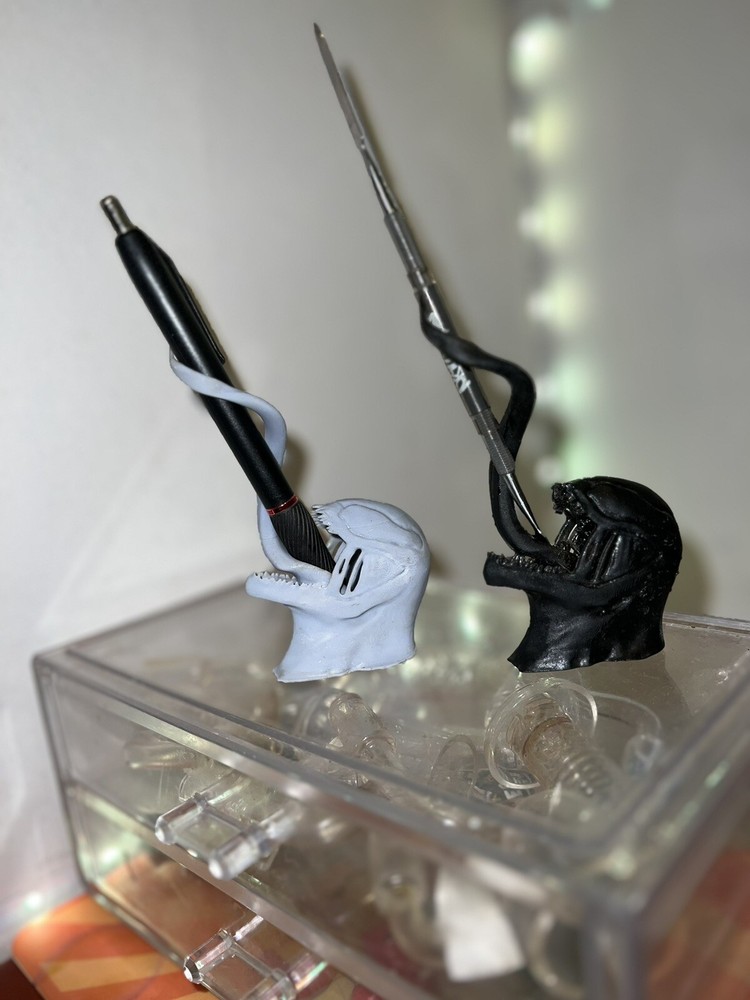 Venom Pen Holder