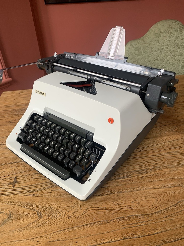 Olympia SG3N Typewriter