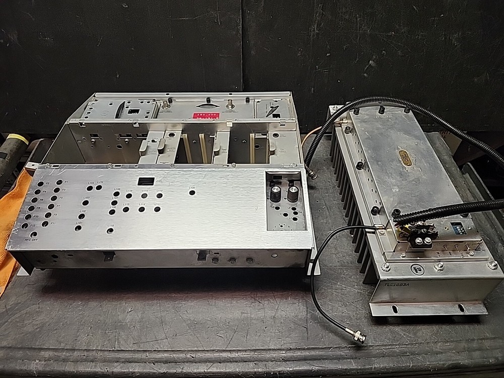 Motorola Micor Series UHF Repeater & RF Amplifier (TLD1693A) __