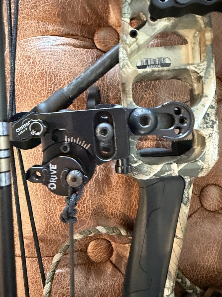 Mathews V3X Compound Bow 29in Draw Right Hand Camo GAS Bowstrings Bare Bow