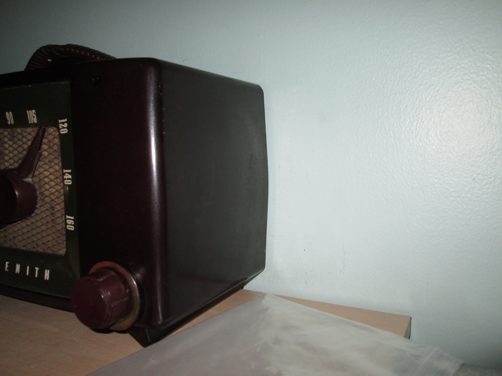 Zenith H-615 AM 6 Tube Bakelite Gold Trim Radio 1951 Vintage