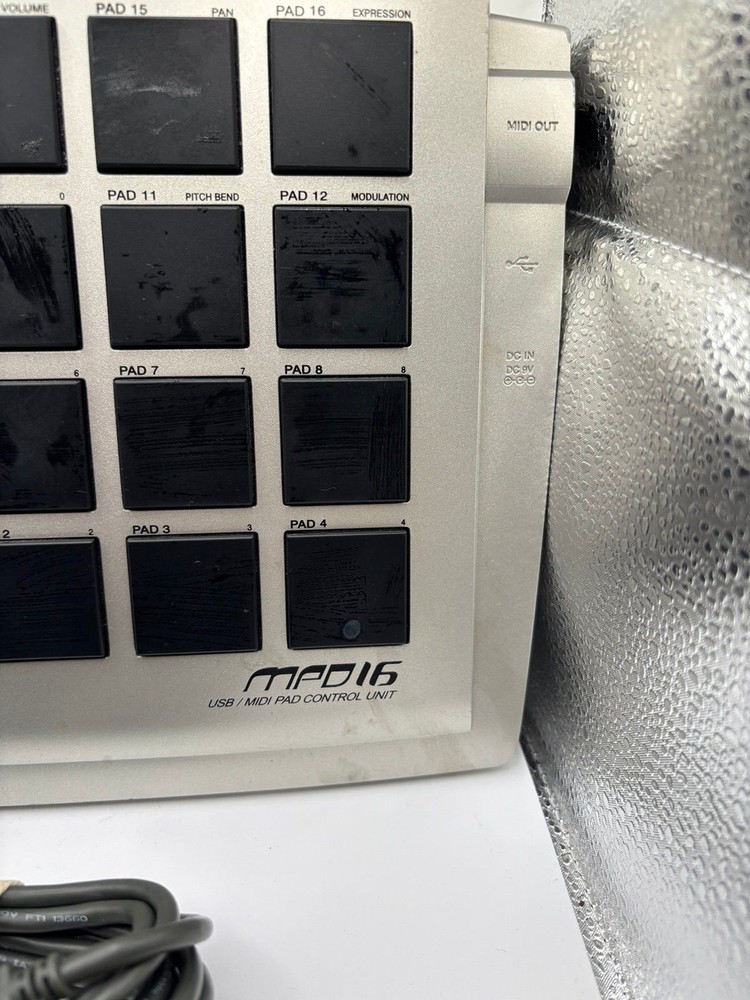 Akai Professional MPD16 USB/MIDI Pad Controller for Windows & Macintosh