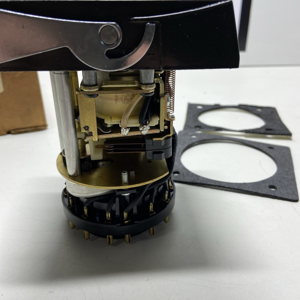 DANAHER CONTROLS HP56A6 TIMER 60 MIN (MISSING BACK HOUSING