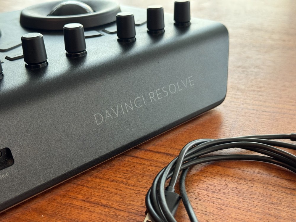 Blackmagic Design DaVinci Resolve Micro Panel w/ USB Cable_Used- Mint Conditions